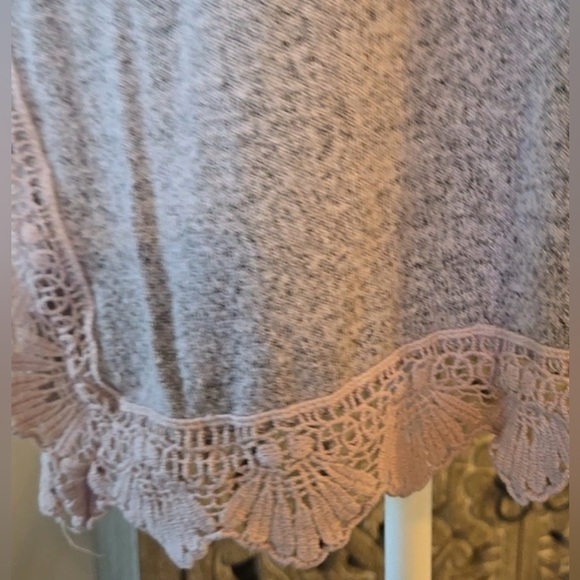 NWT Elegant Lace Trim Long Sleeve Top - Blush Pink and Gray - Picture 10 of 10